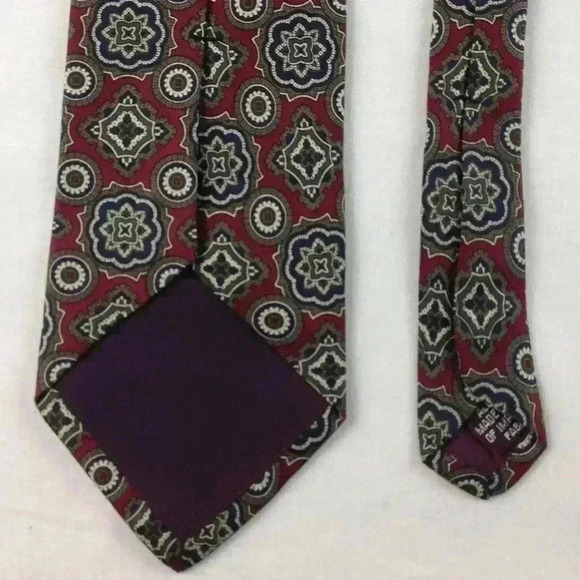 Jose A. Bank Burgundy Silk Tie 58" x 3.5" - Picture 4 of 4